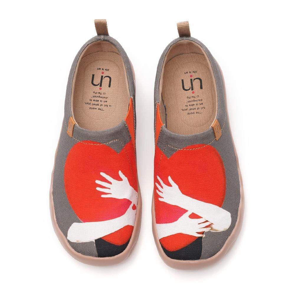 UIN Footwear Women Warm Heart Canvas loafers